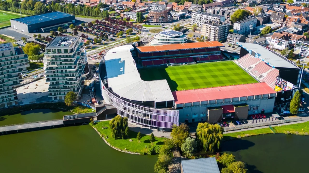 Elindus arena drone banner